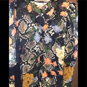 Cabi Snake Charmer Blouse Size Medium NWT